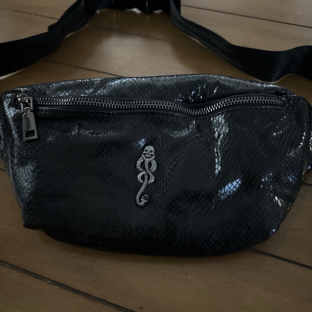 HP The Wizarding World of Harry Potter Universal Studios Death Eater Fanny Pack - Picture 2 of 8
